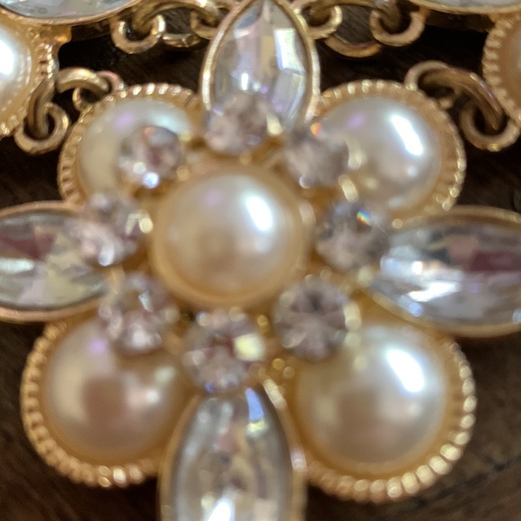 Rhinestone and Faux Pearl Statement Necklace - Picture 4 of 7